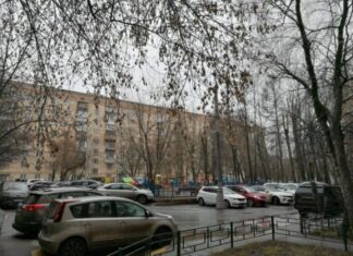 Phone scammers have reached a new level, forcing a Russian to sell an apartment